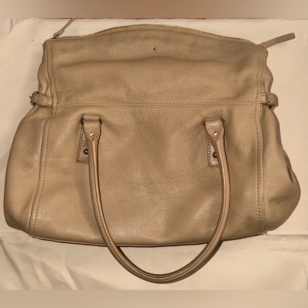 Kate Spade Cobble Hill Leslie convertible satchel in beige pebbled leather.